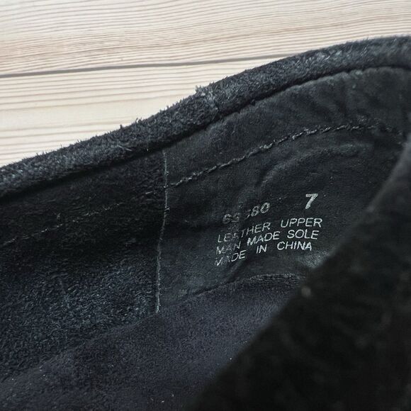 Minnetonka Moccasin Womens 7 Black Suede Leather Flats Feather Tassel Moc Loafer - Picture 7 of 14